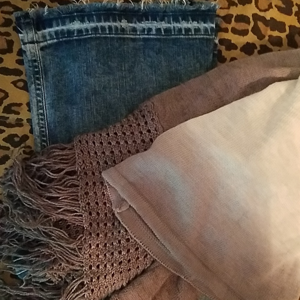 Gorgeous ALYA cover up Beachy Fringe wrap sz Med